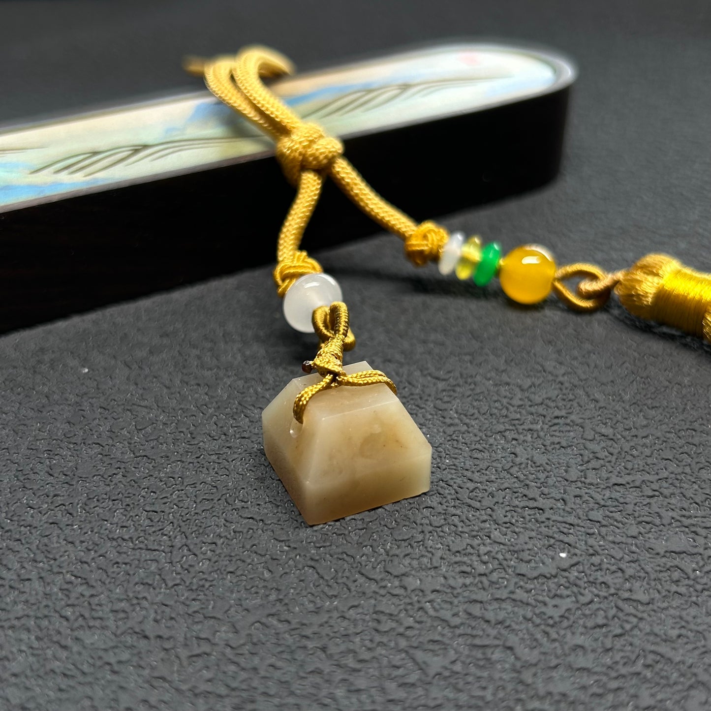 Yili Overturned Dipper Seal Pendant